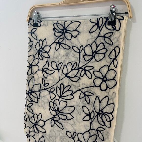 Coldwater Creek Wool Floral Embroidered Scarf - Picture 2 of 4